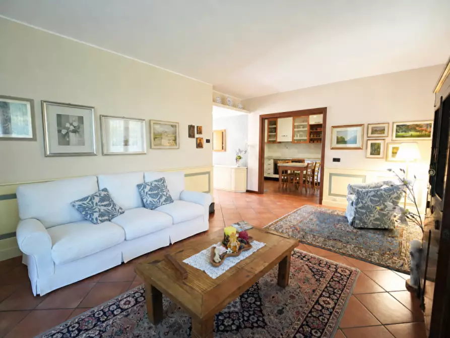 Immagine 7 di Villa in vendita  in Via Mazzini 77 a Biassono