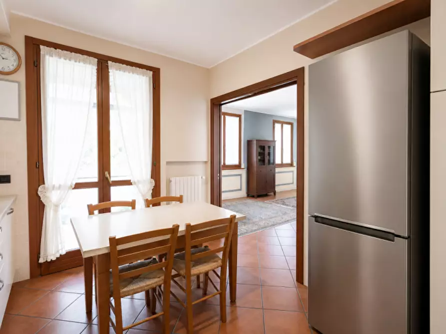 Immagine 10 di Villa in vendita  in Via Mazzini 77 a Biassono