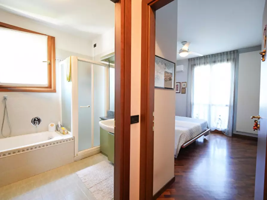 Immagine 29 di Villa in vendita  in Via Mazzini 77 a Biassono