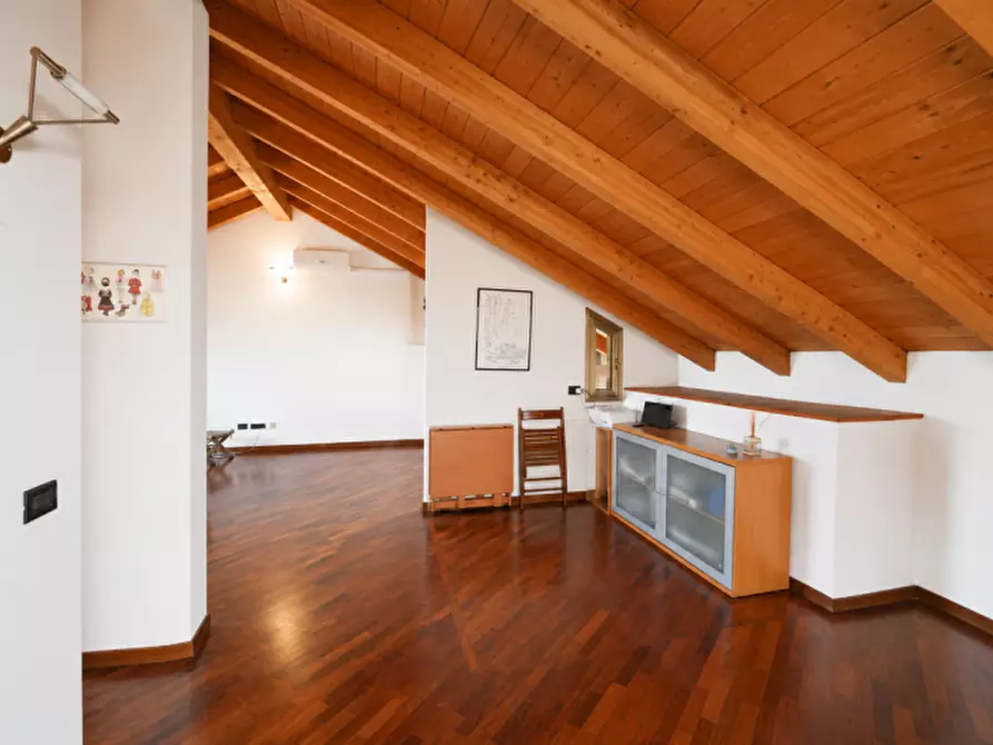 Immagine 47 di Villa in vendita  in Via Mazzini 77 a Biassono