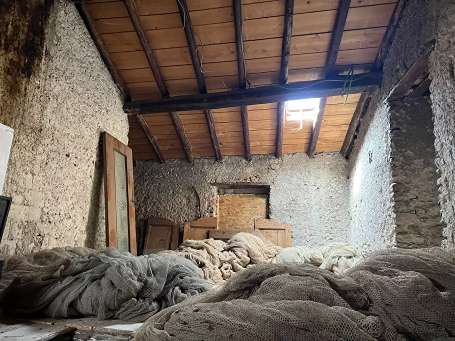 Immagine 9 di Rustico / casale in vendita  in via Cortivi 9 a Grezzana