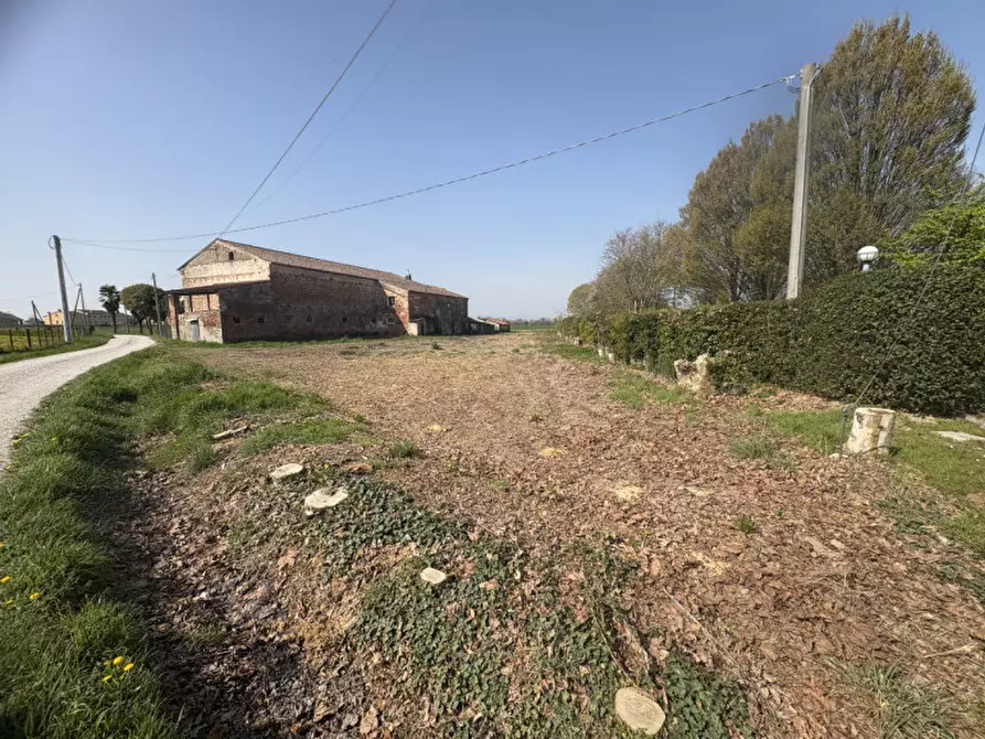 Immagine 10 di Terreno in vendita  in Via San Michele Arcangelo a Mestrino