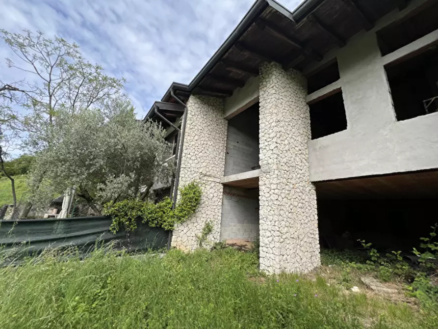 Immagine 4 di Casa bifamiliare in vendita  in via Pozze a Negrar di Valpolicella
