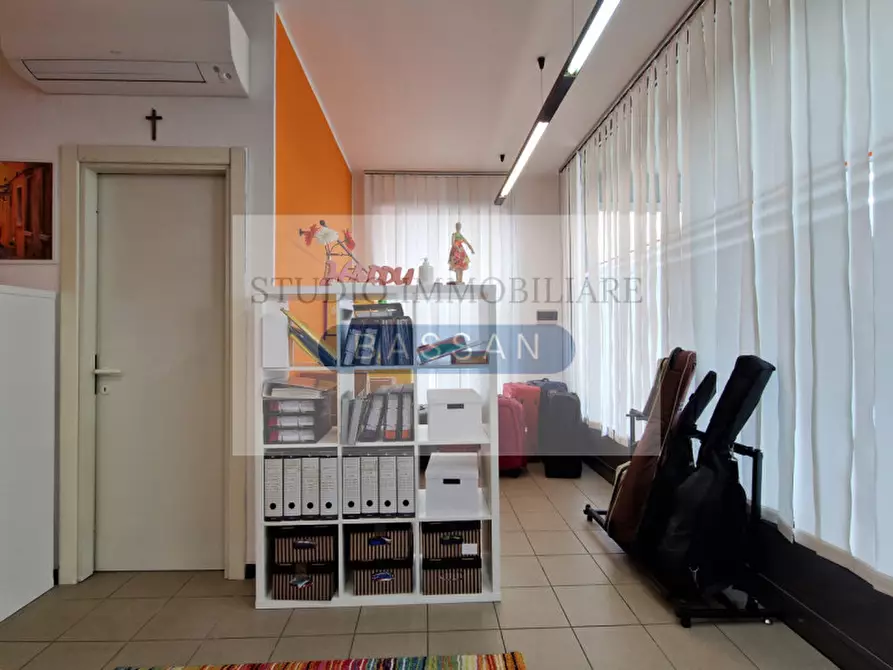 Immagine 10 di Negozio in affitto  in Via Garibaldi 94 a Cassano Magnago
