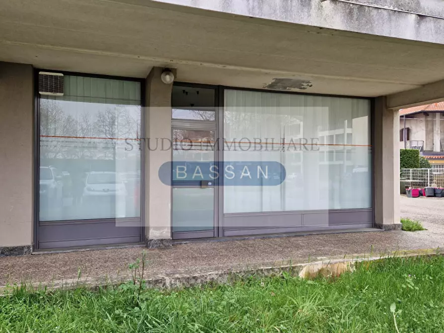 Immagine 12 di Negozio in affitto  in Via Garibaldi 94 a Cassano Magnago