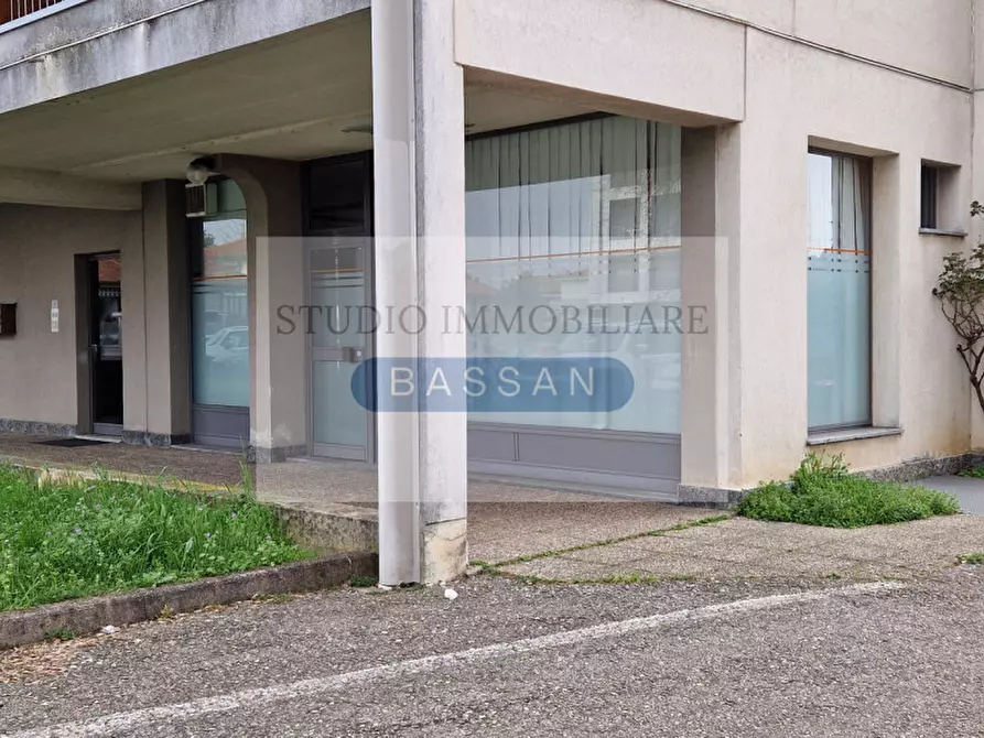 Immagine 14 di Negozio in affitto  in Via Garibaldi 94 a Cassano Magnago