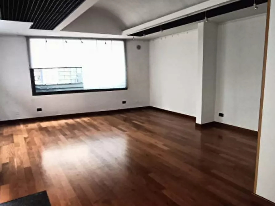 Immagine 2 di Negozio in vendita  in Via San Martino e Solferino a Padova