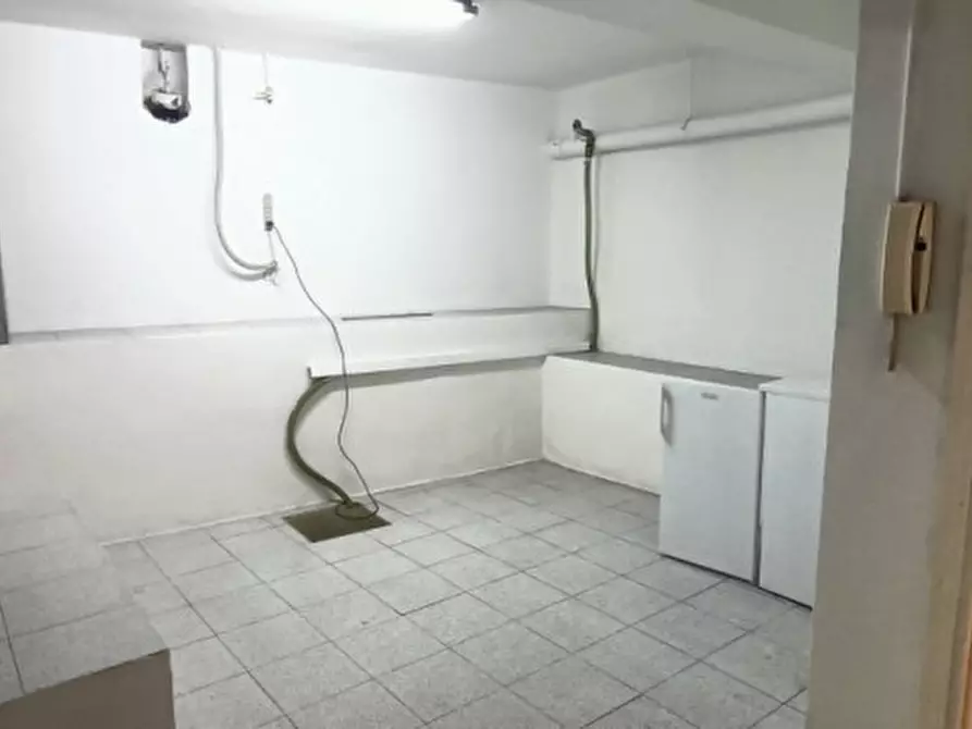 Immagine 3 di Negozio in vendita  in Via San Martino e Solferino a Padova