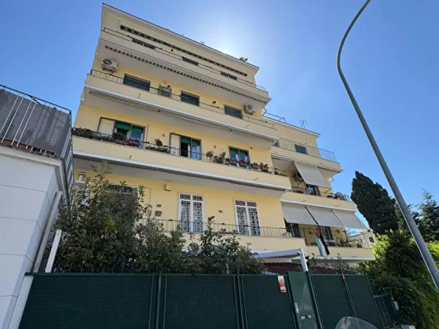 Immagine 1 di Appartamento in vendita  in Via Cino da Pistoia a Roma