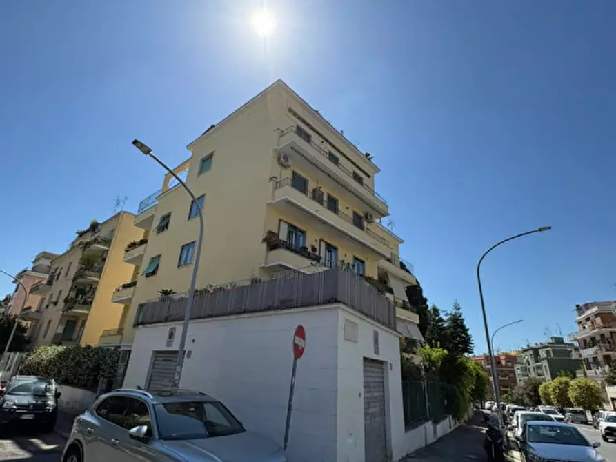 Immagine 6 di Appartamento in vendita  in Via Cino da Pistoia a Roma