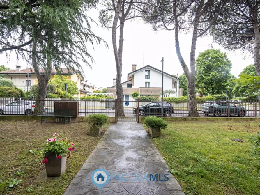 Immagine 16 di Appartamento in vendita  in Via Giovanni Battista Moroni a Abano Terme