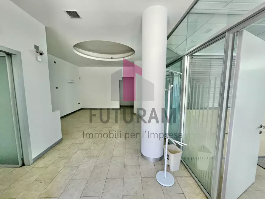 Immagine 2 di Ufficio in affitto  a Vicenza