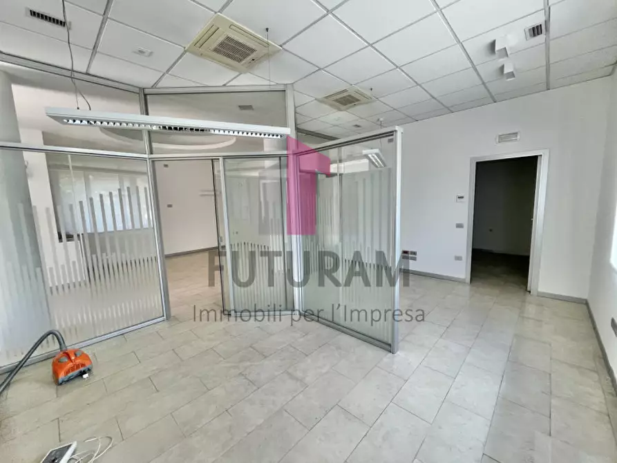 Immagine 10 di Ufficio in affitto  a Vicenza