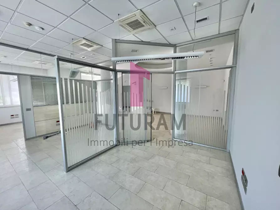 Immagine 17 di Ufficio in affitto  a Vicenza