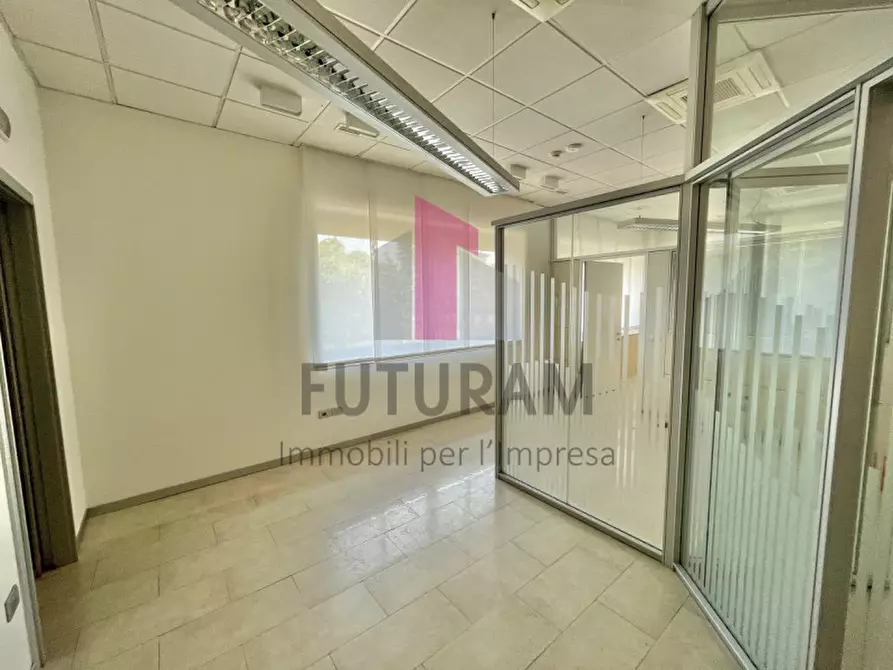 Immagine 19 di Ufficio in affitto  a Vicenza
