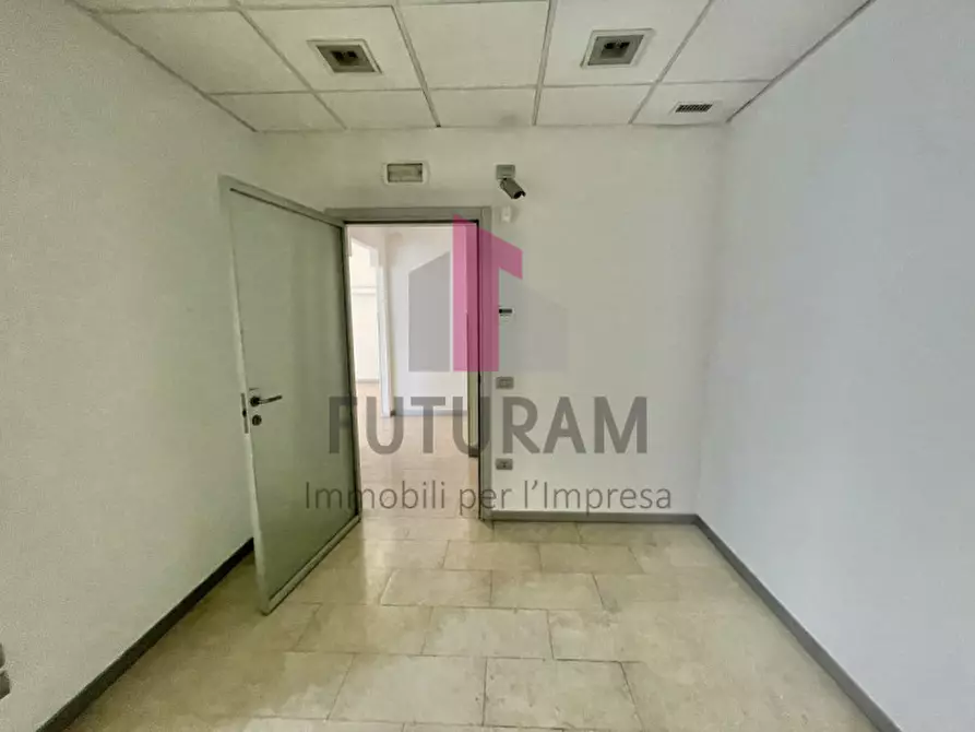 Immagine 22 di Ufficio in affitto  a Vicenza