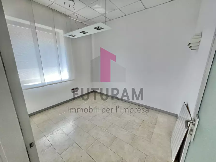 Immagine 26 di Ufficio in affitto  a Vicenza