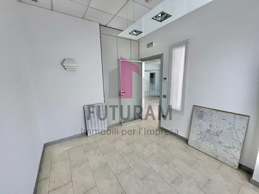 Immagine 27 di Ufficio in affitto  a Vicenza