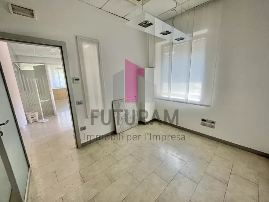 Immagine 29 di Ufficio in affitto  a Vicenza