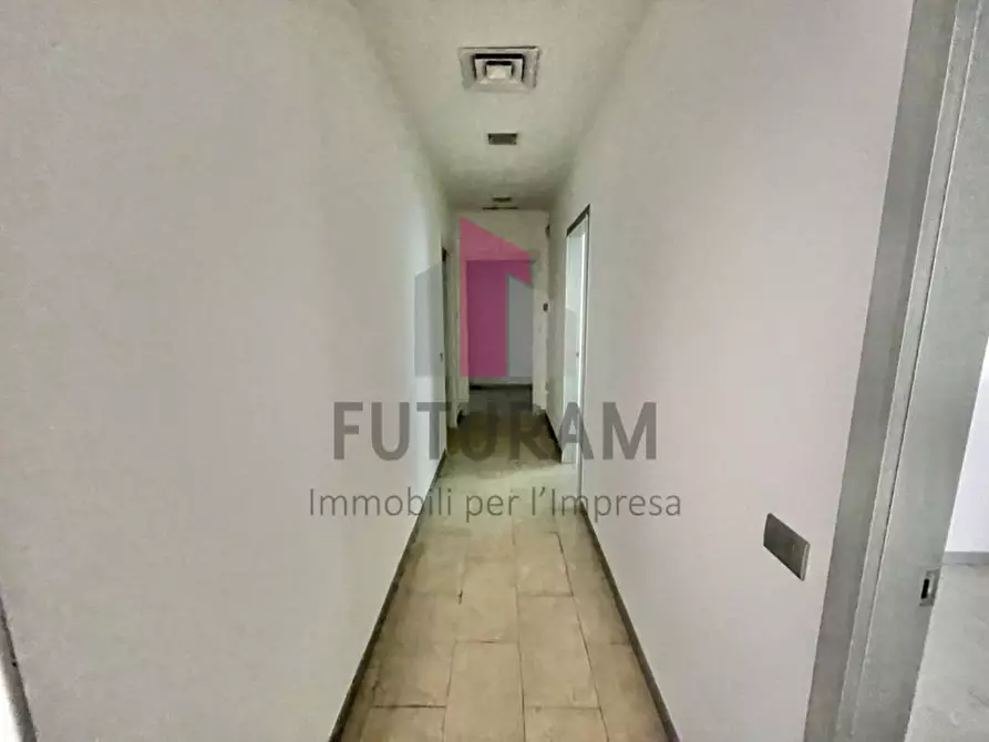 Immagine 30 di Ufficio in affitto  a Vicenza