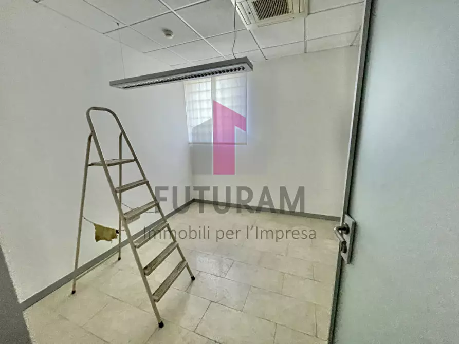 Immagine 31 di Ufficio in affitto  a Vicenza