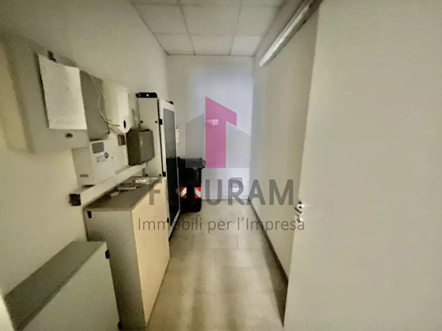 Immagine 34 di Ufficio in affitto  a Vicenza