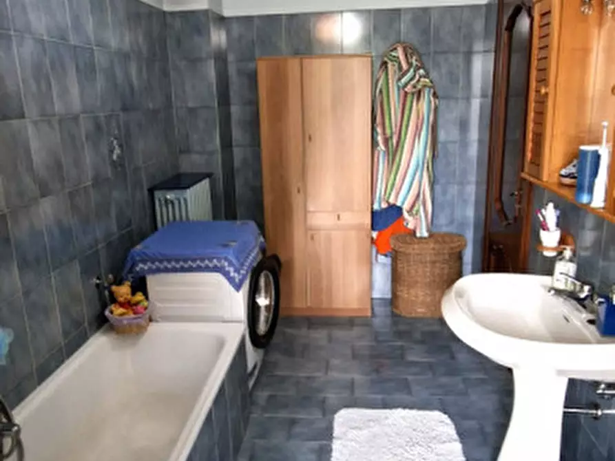 Immagine 11 di Appartamento in vendita  in Strada Valle Talloria a Grinzane Cavour