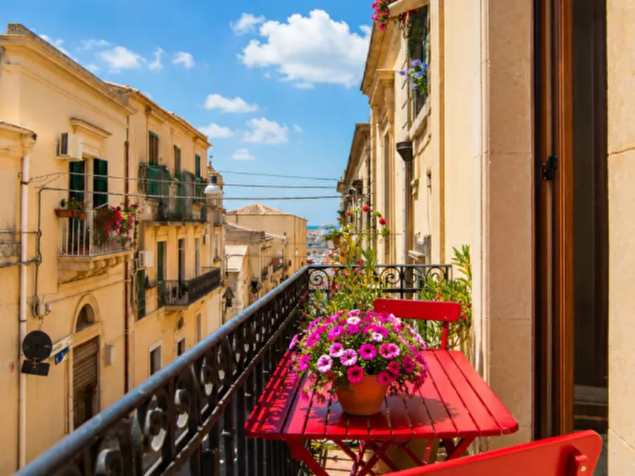 Immagine 1 di Palazzo in vendita  in Via Ascenzo Mauceri 10 a Noto