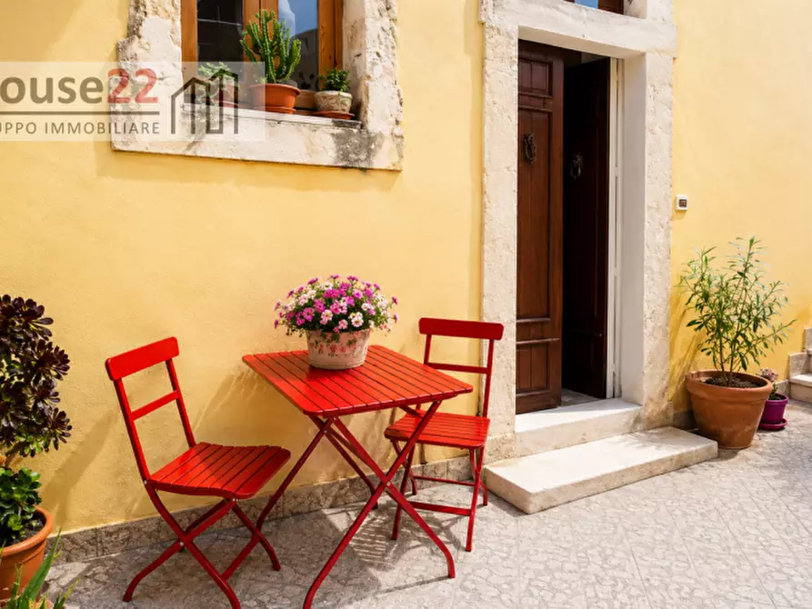 Immagine 11 di Palazzo in vendita  in Via Ascenzo Mauceri 10 a Noto