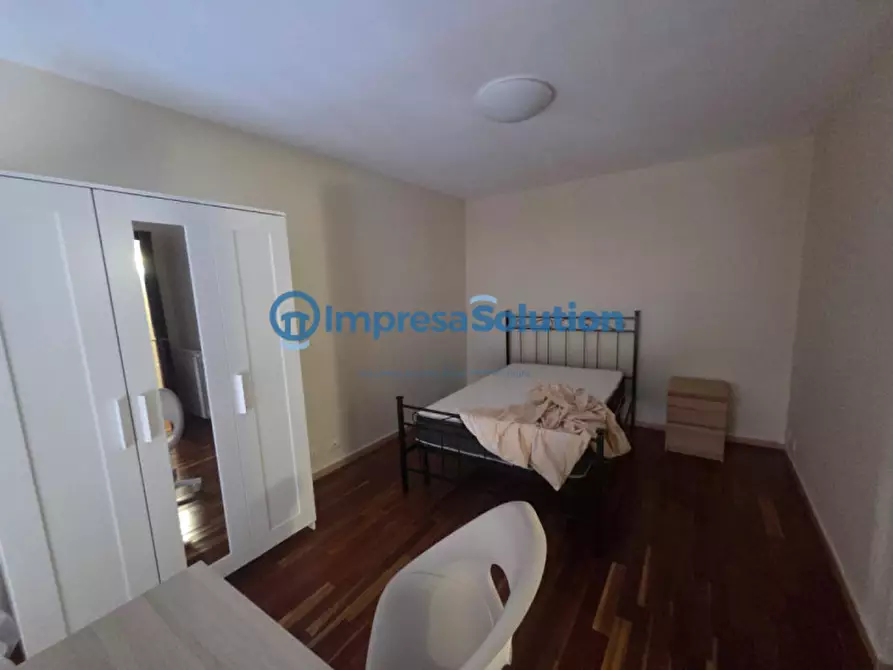 Immagine 18 di Camera in affitto  in Vico Lammatari a Napoli