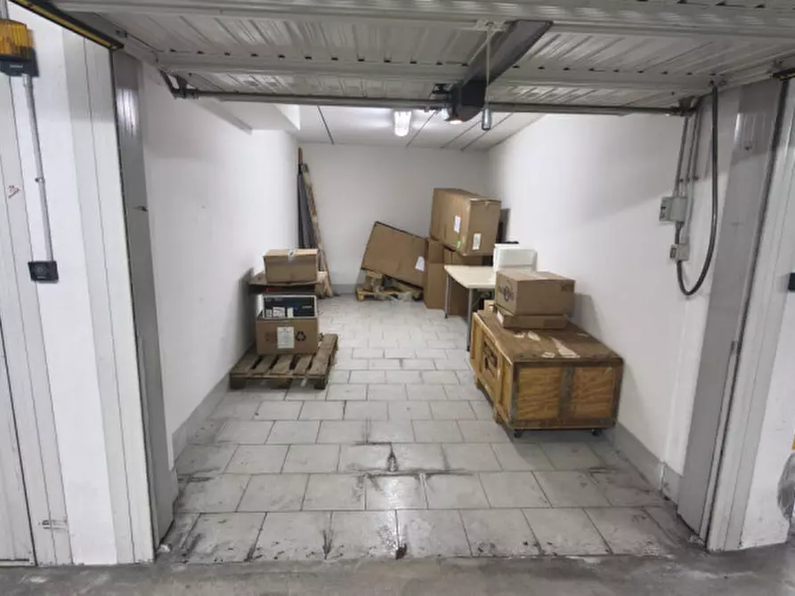 Immagine 2 di Garage in vendita  in VIA BONZETTI 46 a Padova