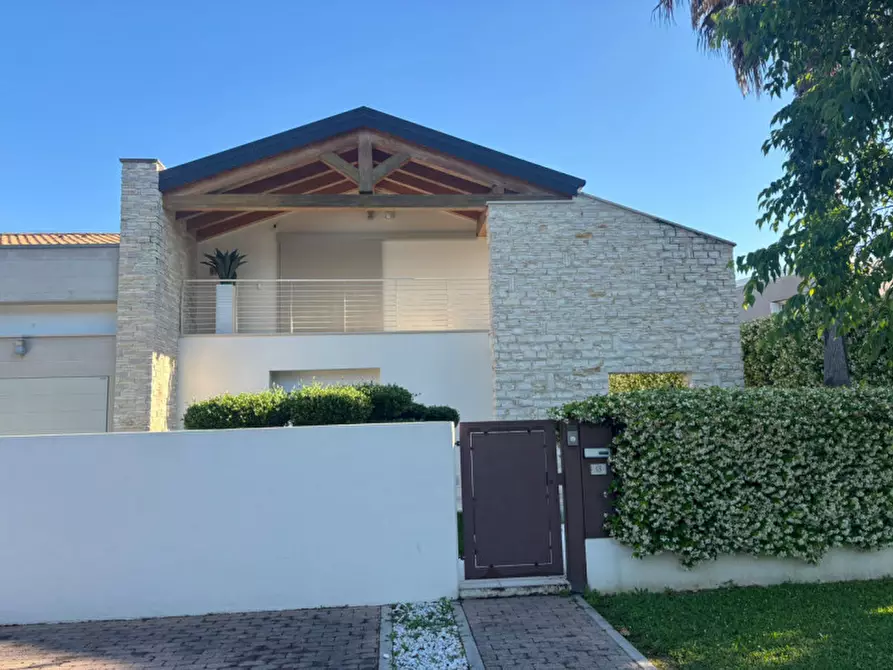 Immagine 1 di Casa bifamiliare in vendita  in Via Platone a Montegrotto Terme