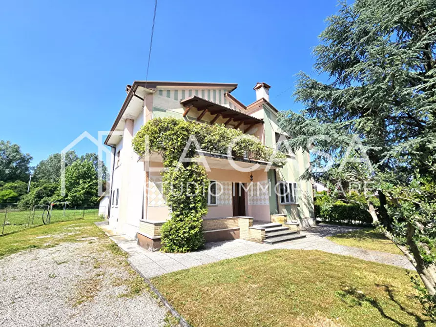 Immagine 2 di Casa bifamiliare in vendita  in Via Quattro Novembre, 17 a San Martino Al Tagliamento