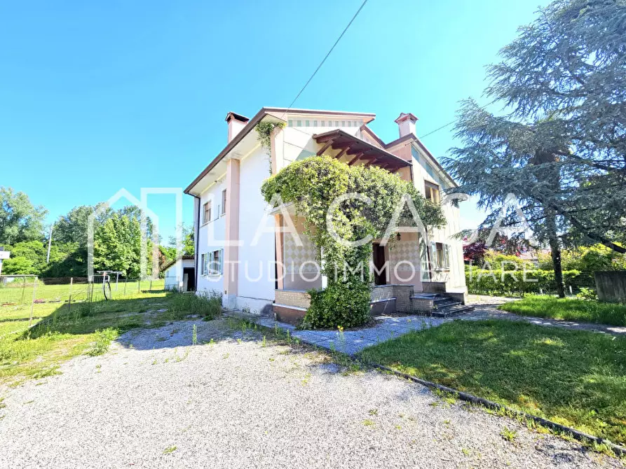 Immagine 3 di Casa bifamiliare in vendita  in Via Quattro Novembre, 17 a San Martino Al Tagliamento