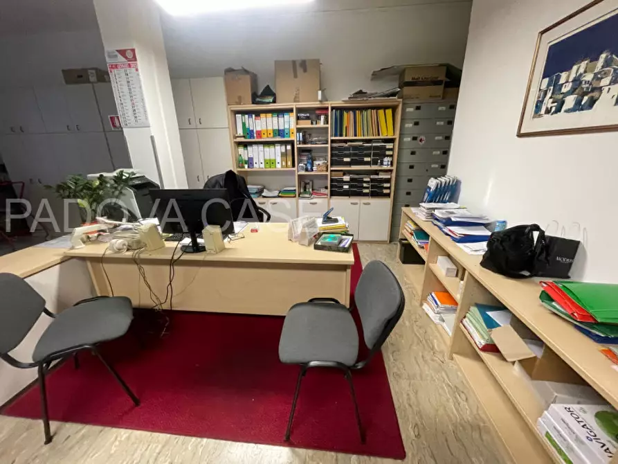 Immagine 5 di Negozio in vendita  in via Colotti a Padova