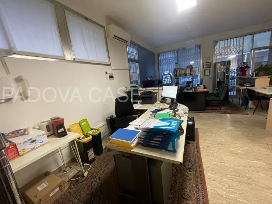 Immagine 7 di Negozio in vendita  in via Colotti a Padova