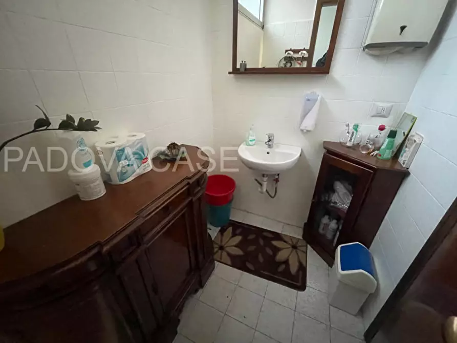Immagine 9 di Negozio in vendita  in via Colotti a Padova