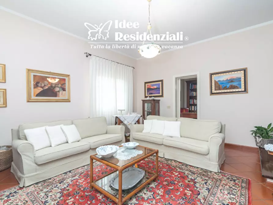Immagine 2 di Villa in vendita  in via Parigi a Olbia