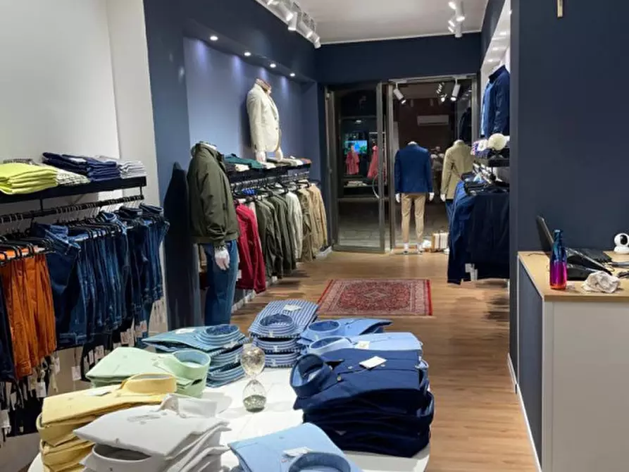 Immagine 2 di Negozio in vendita  in Via Giacomo Medici a Milazzo