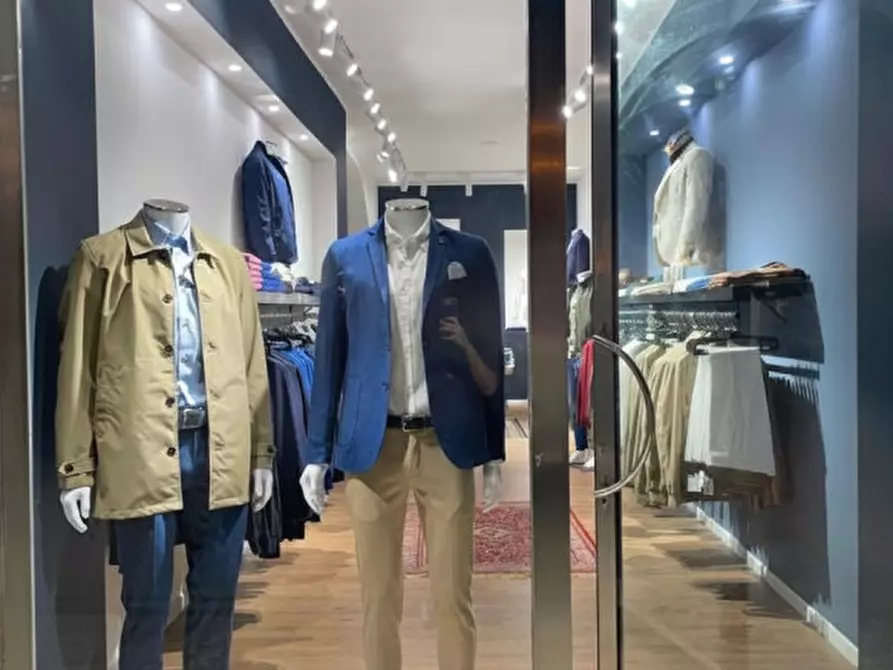 Immagine 3 di Negozio in vendita  in Via Giacomo Medici a Milazzo