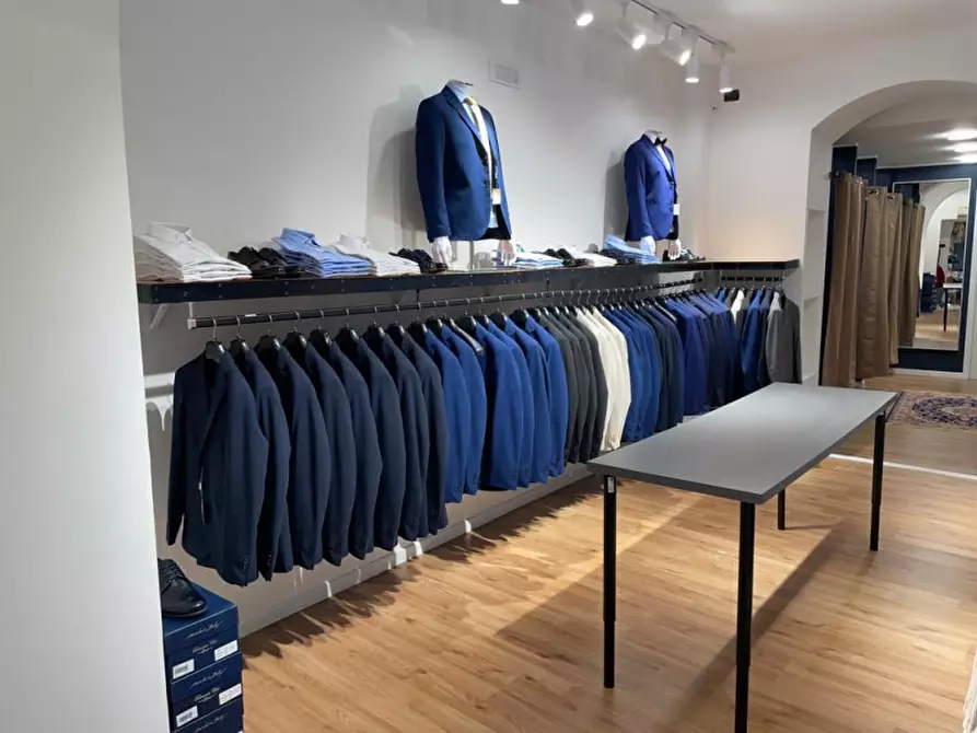 Immagine 5 di Negozio in vendita  in Via Giacomo Medici a Milazzo