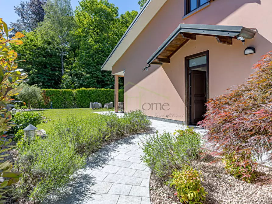 Immagine 3 di Villa in vendita  in Via Rovascino a Lipomo