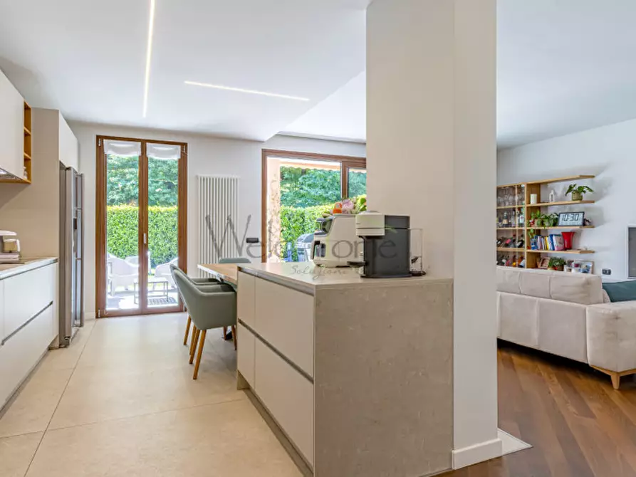 Immagine 5 di Villa in vendita  in Via Rovascino a Lipomo