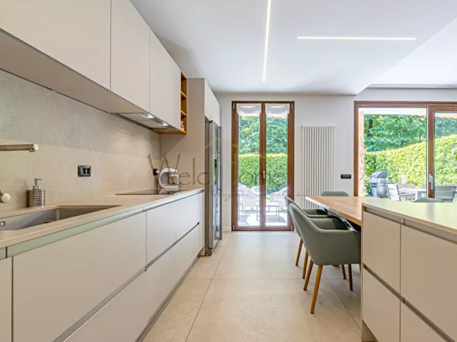 Immagine 6 di Villa in vendita  in Via Rovascino a Lipomo