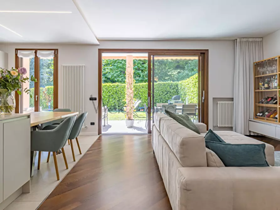 Immagine 8 di Villa in vendita  in Via Rovascino a Lipomo