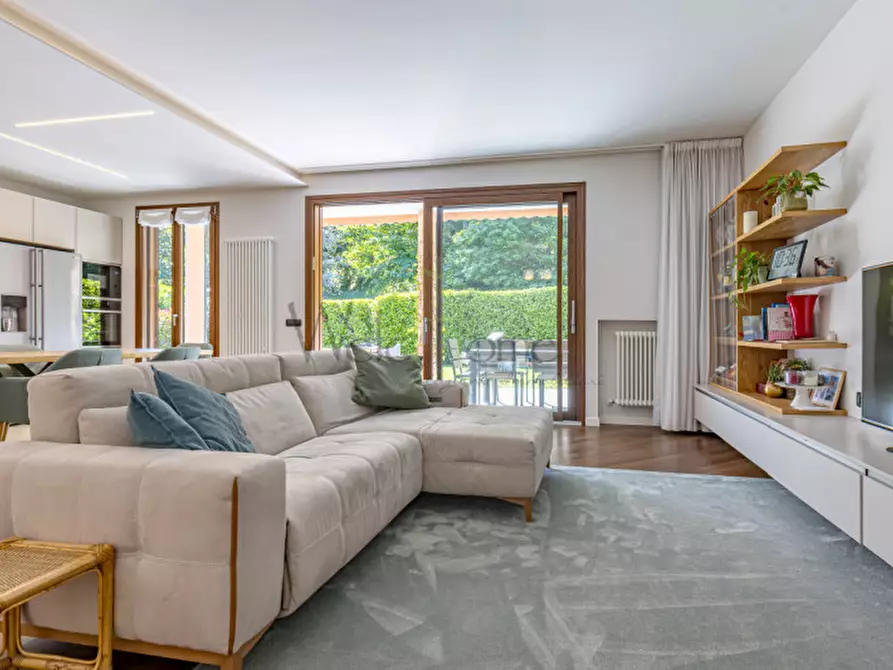 Immagine 9 di Villa in vendita  in Via Rovascino a Lipomo