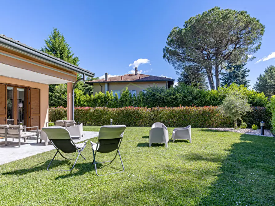 Immagine 17 di Villa in vendita  in Via Rovascino a Lipomo