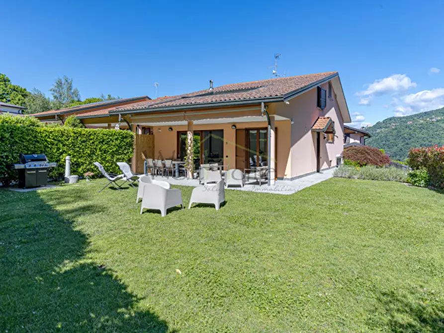 Immagine 20 di Villa in vendita  in Via Rovascino a Lipomo