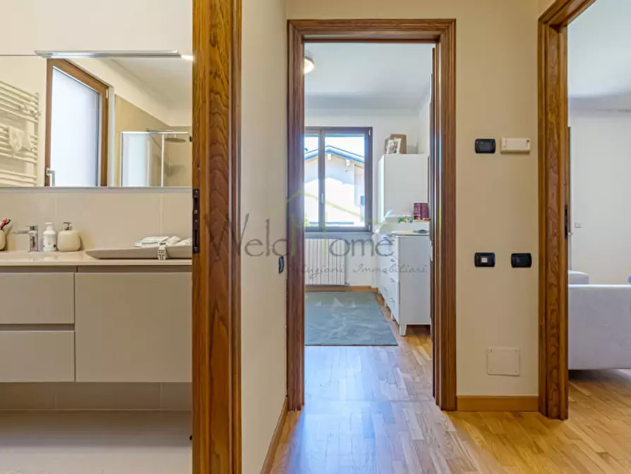 Immagine 31 di Villa in vendita  in Via Rovascino a Lipomo