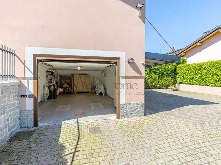 Immagine 52 di Villa in vendita  in Via Rovascino a Lipomo